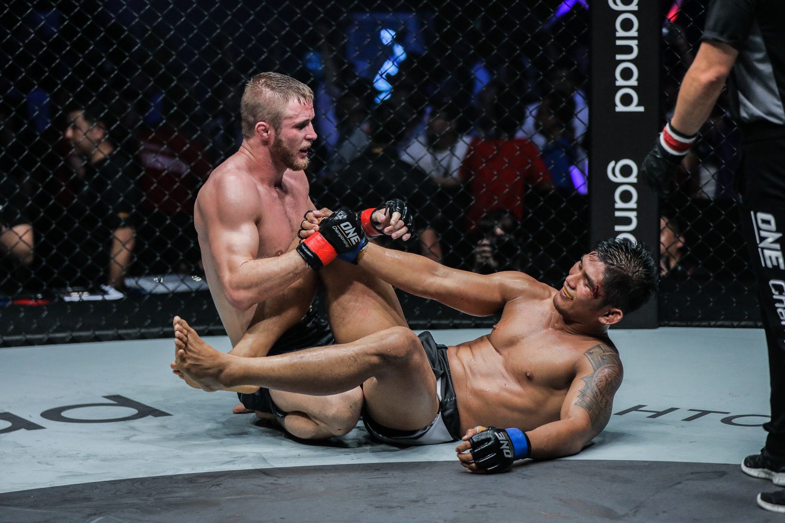 Vitaly Bigdash and Aung La N Sang show respect in their rematch