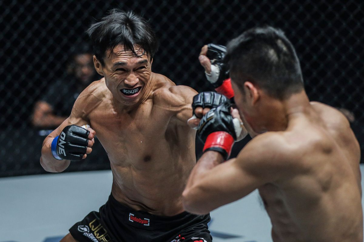 Indonesian bantamweight Sunoto gets the cross ready