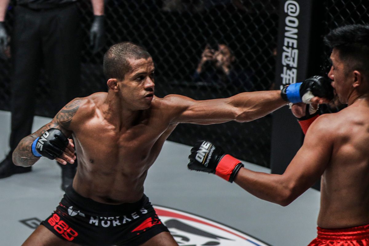 Adriano Moraes DC 5932.jpg