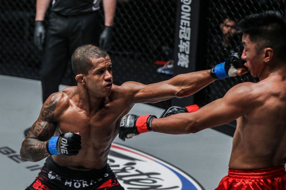Adriano Moraes DC 5988.jpg