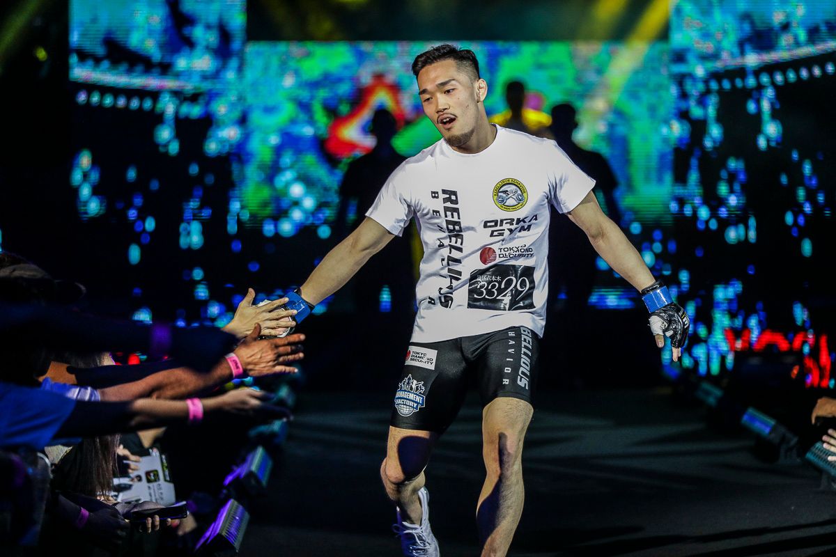 Japanese MMA star Yoshiki Nakahara makes his entrance