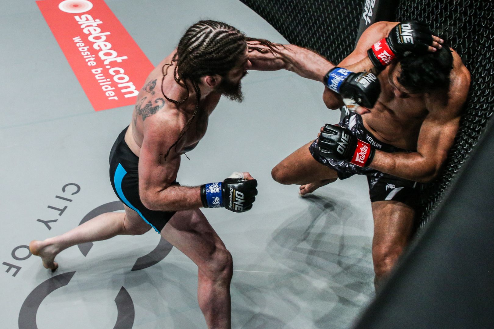 MMA fighter James Nakashima cracks Luis Santos