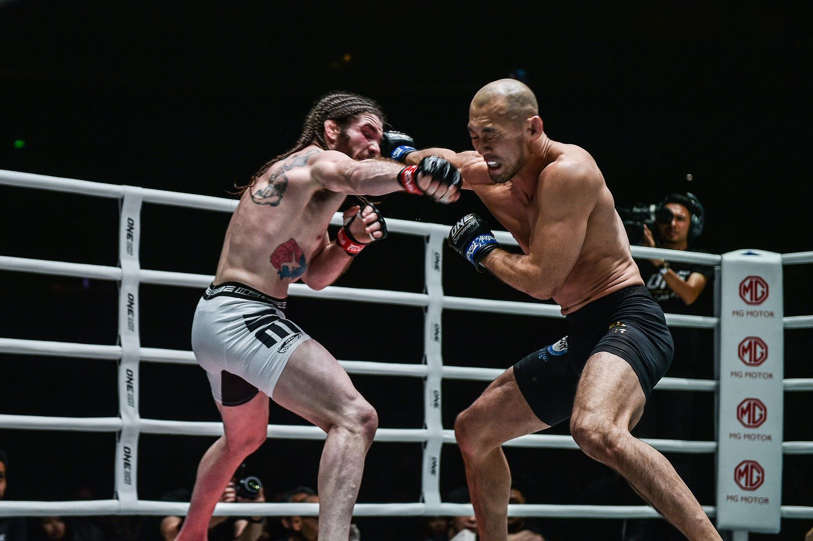 American martial arts star James Nakashima jabs Japan's Yushin Okami in Manila