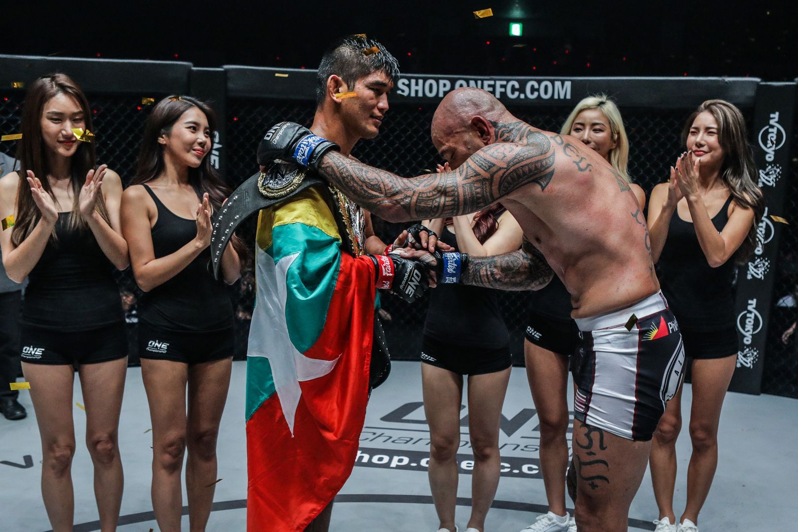 Aung La N Sang defeats Brandon Vera at ONE CENTURY DUX 0286.jpg