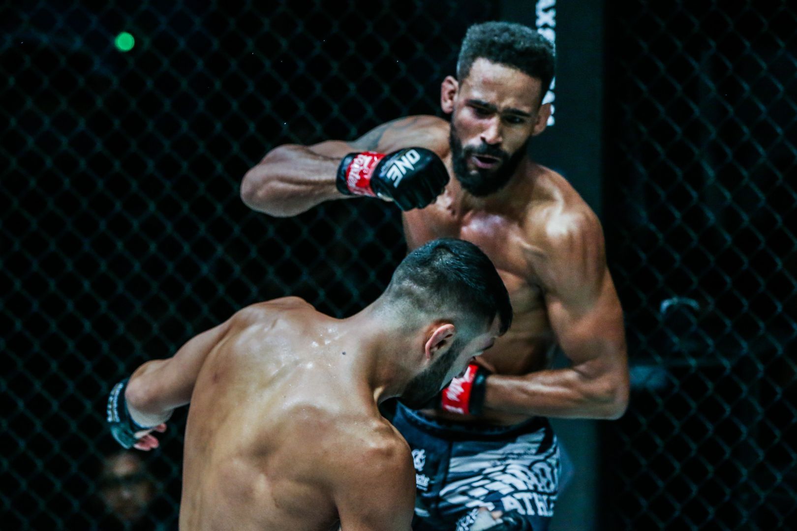 Pieter Buist defeats Antonio Caruso at ONE DAWN OF VALOR