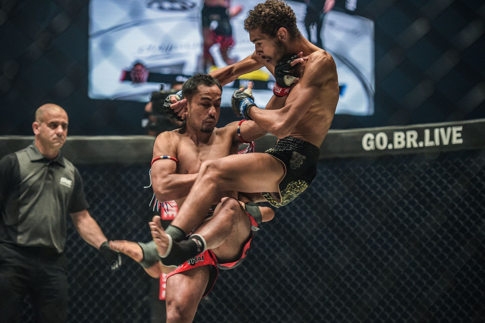 Sam-A Gaiyanghadao sweeps Daren Rolland