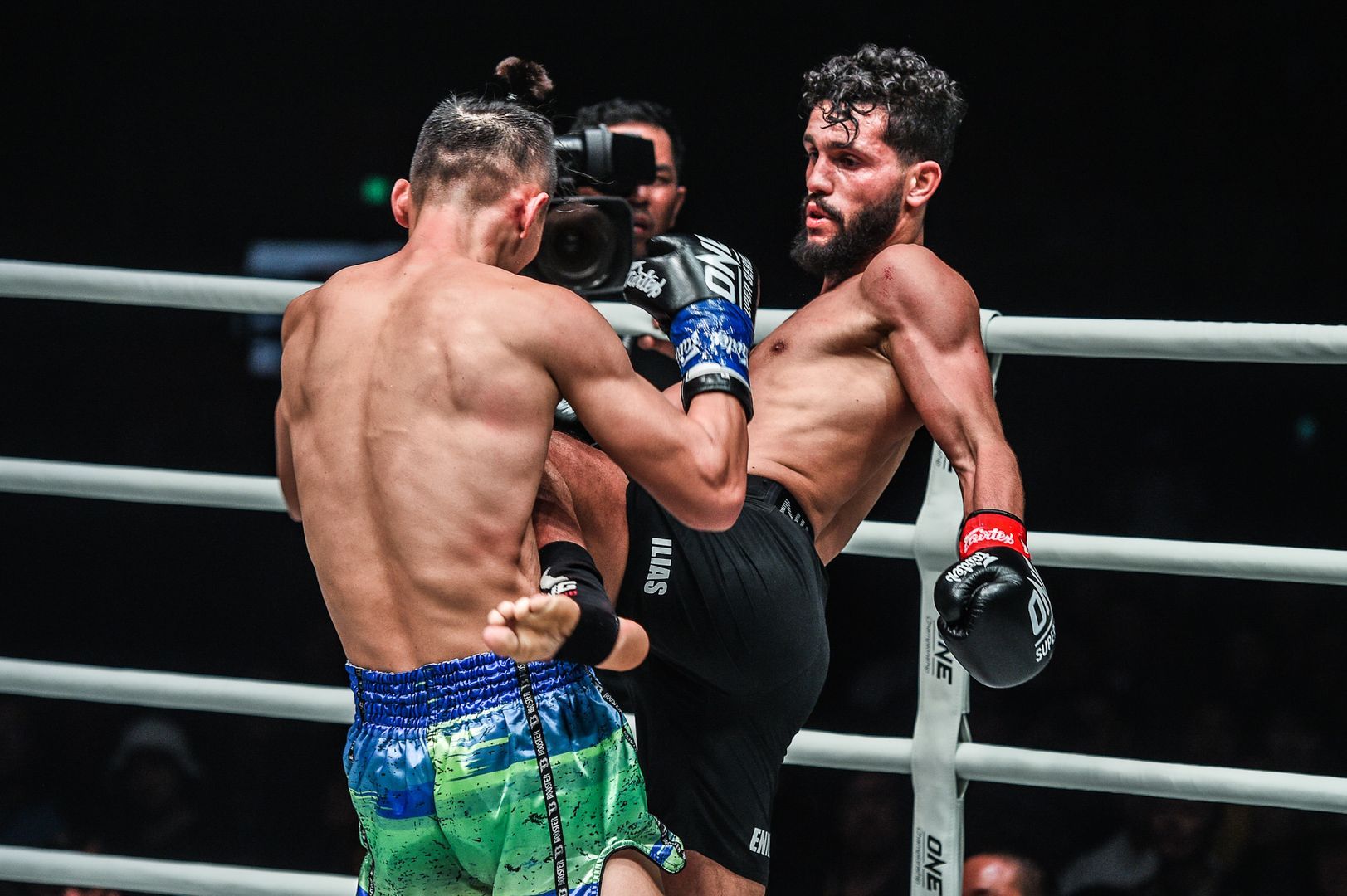 Ilias Ennahachi defeats Wang Wenfeng at ONE AGE OF DRAGONS in Beijing