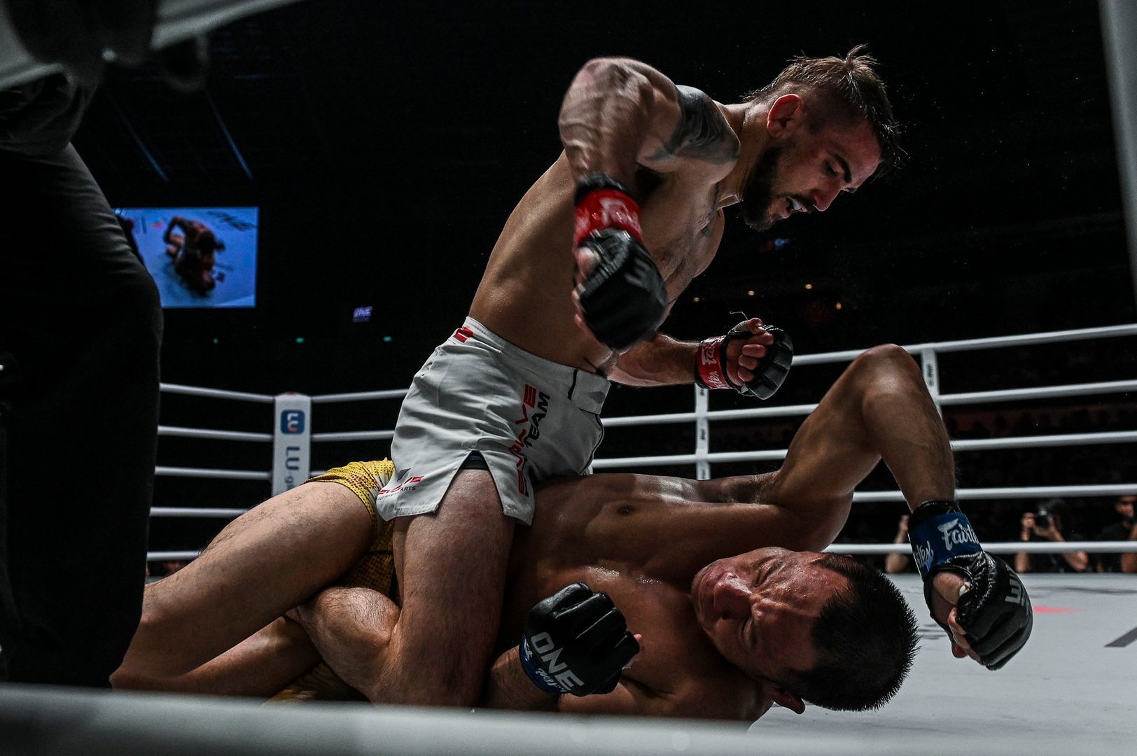 Troy Worthen defeats Chen Lei at ONE EDGE OF GREATNESS YKZ_0523 1.jpg