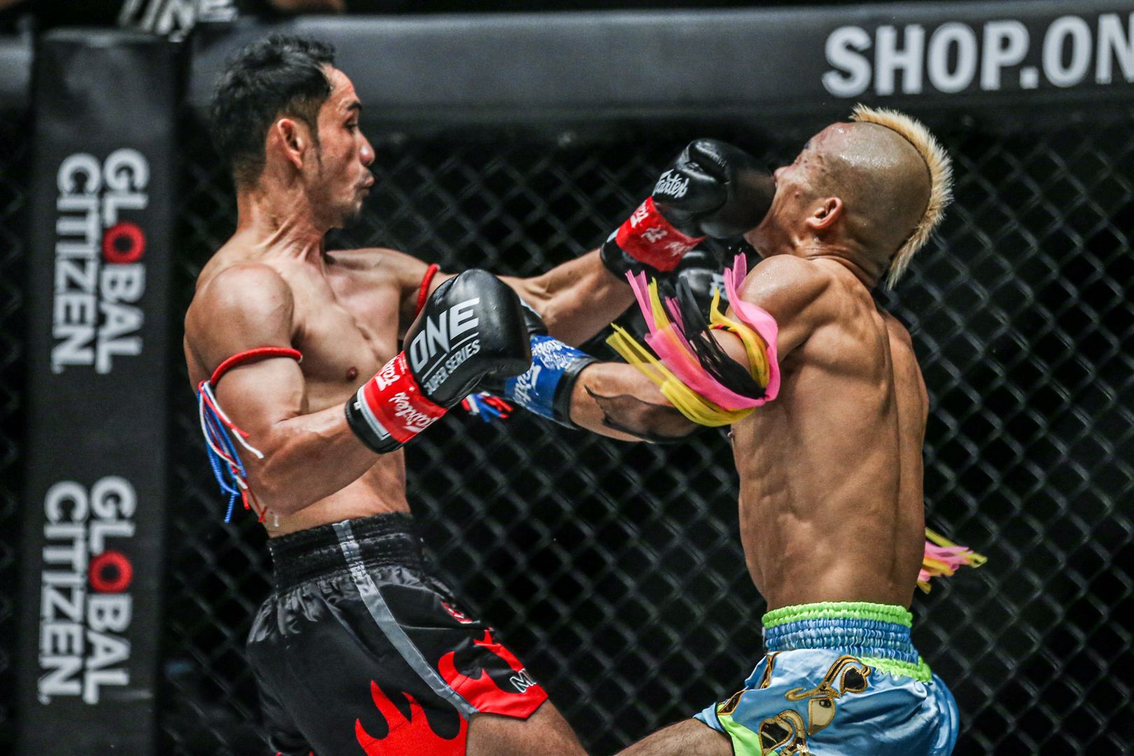 Sam-A Gaiyanghadao punches Wang Junguang at ONE: MARK OF GREATNESS