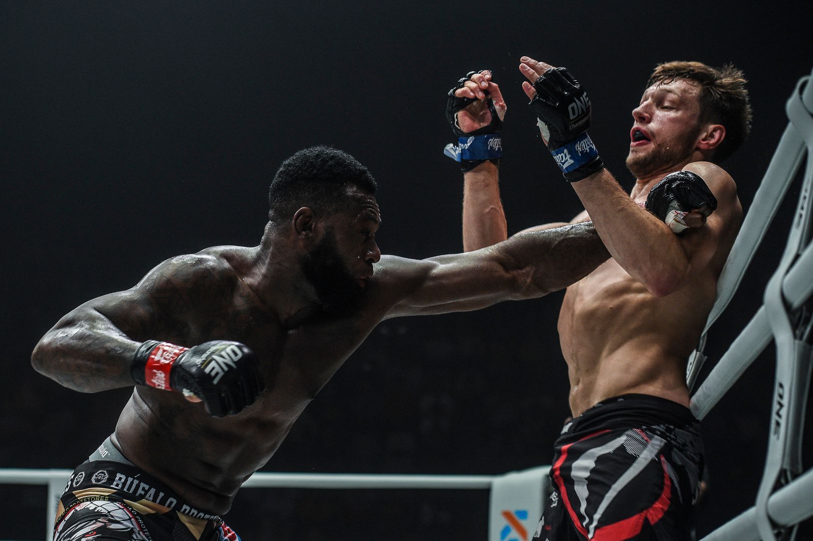 Holland's Reinier De Ridder squares off with Brazil's Leandro Ataides in February 2020