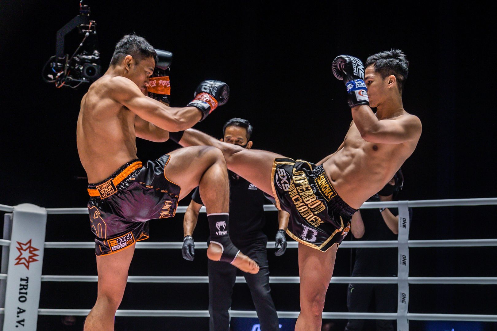 Thai star Superbon throws a kick at his rival, Sitthichai