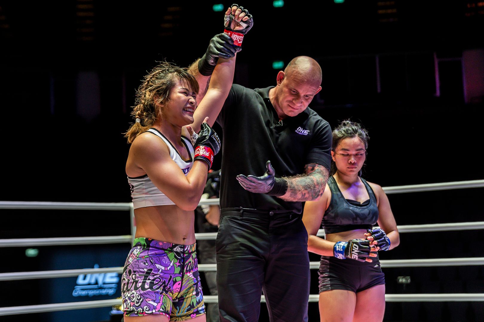 Thai superstar Stamp Fairtex beats Sunisa Srisen