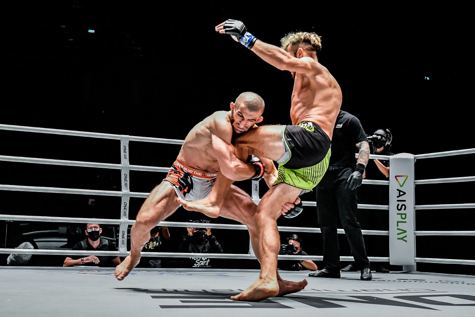 Russia's Abu Muslim Alikhanov goes for a single-leg takedown