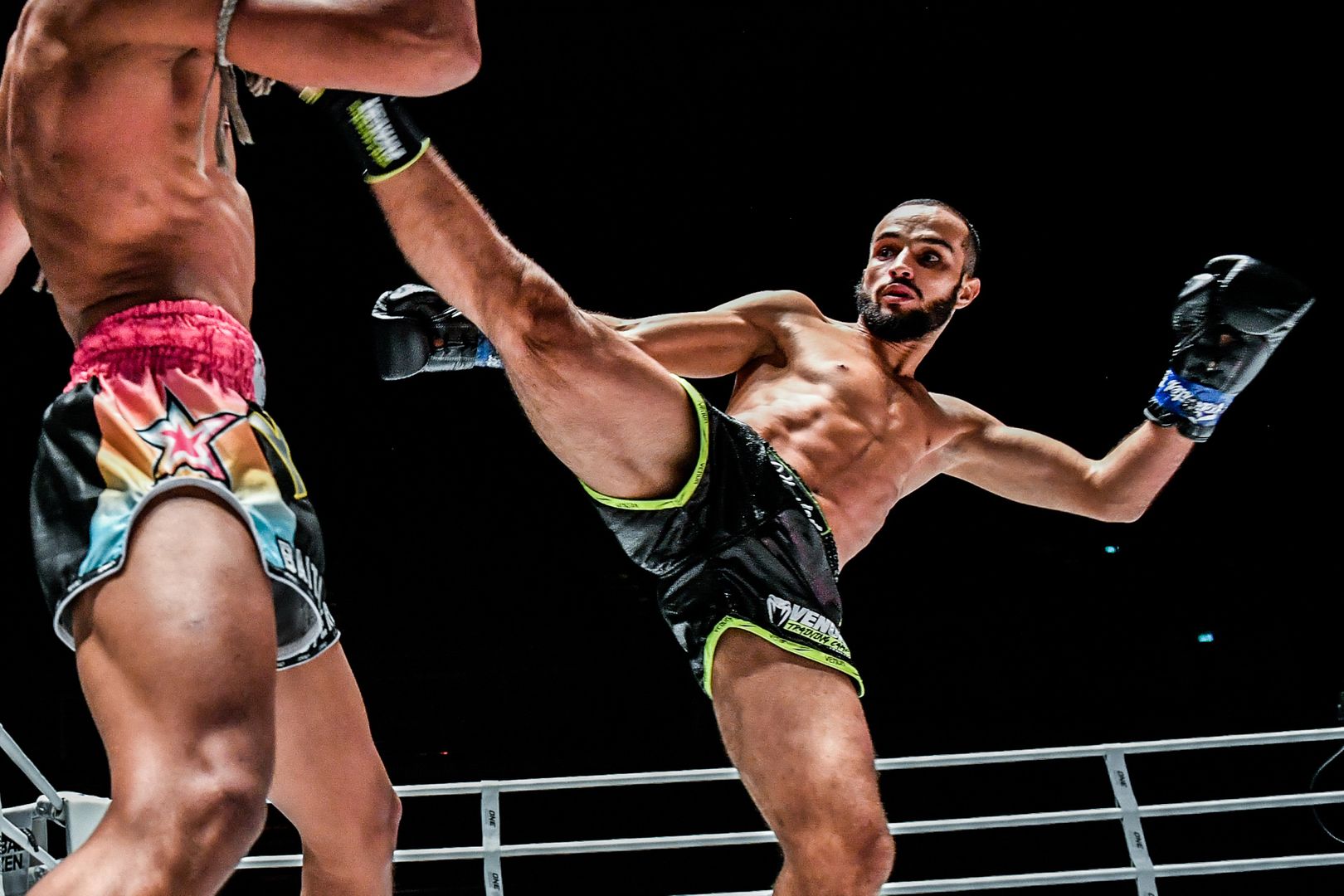 Superlek Kiatmoo9 Fahdi Khaled kickboxing 1920X1280 11.jpg