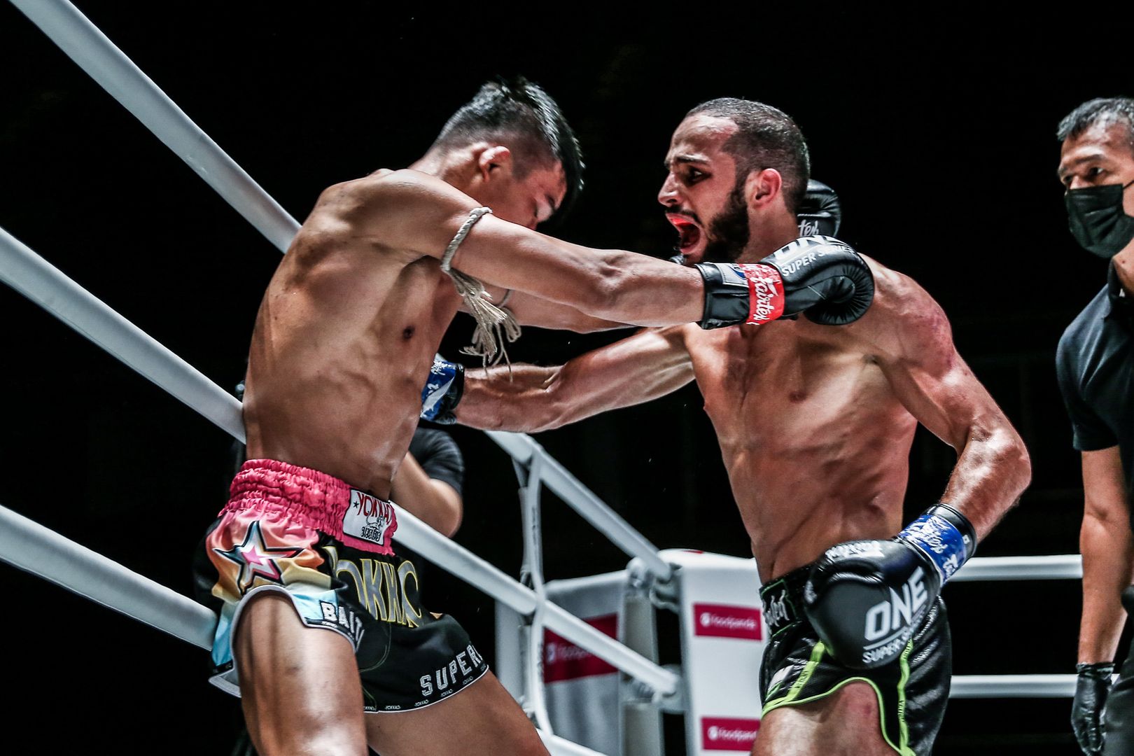 Superlek Kiatmoo9 Fahdi Khaled kickboxing 1920X1280 45.jpg