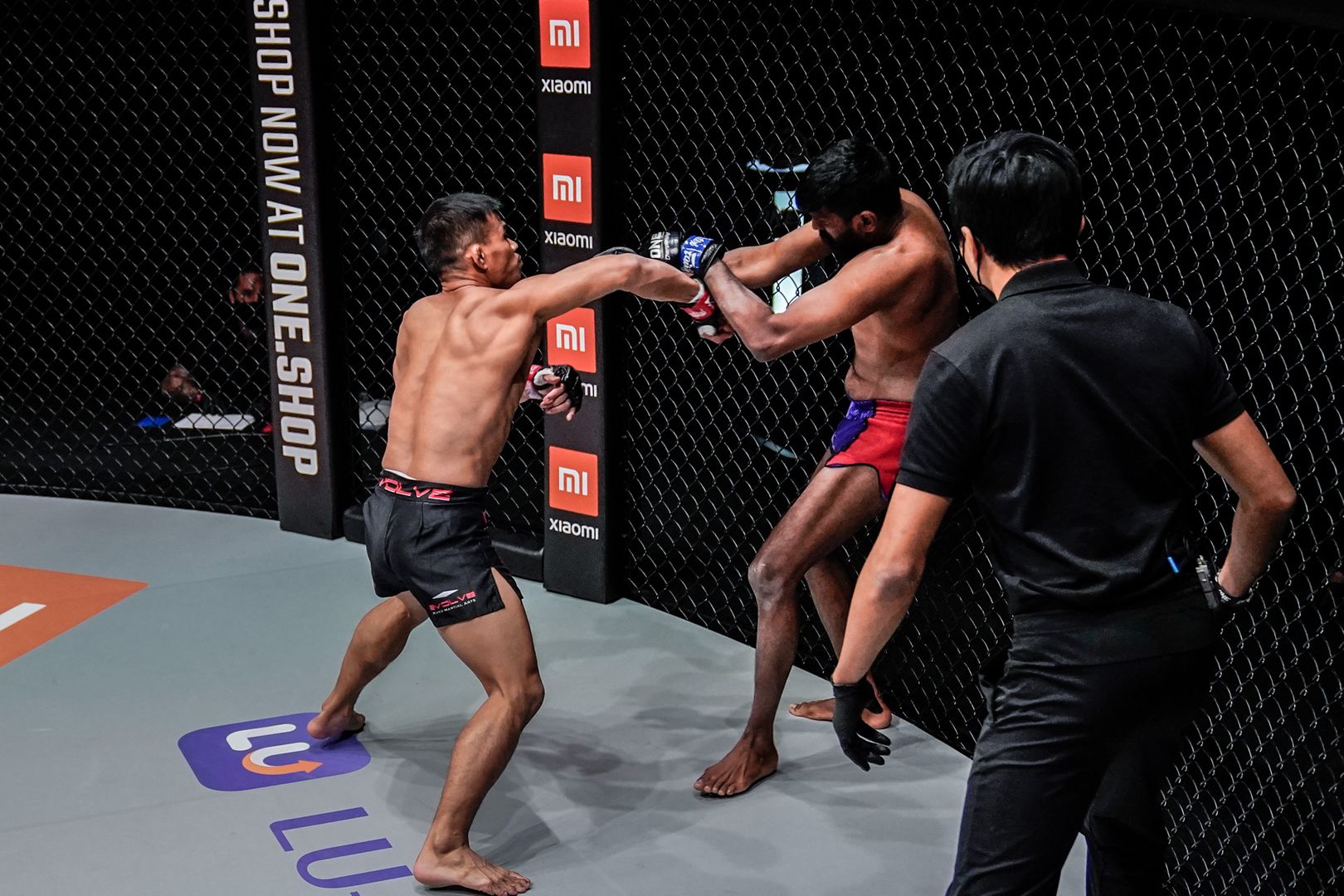 Eko Roni Saputra Murugan Silvarajoo mixed martial arts 1920X1278 7.jpg