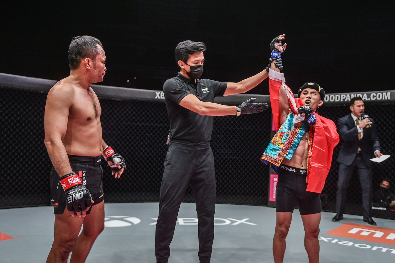 Hexigetu Dejdamrong Sor Amuaysirichoke mixed martial arts 1920X1278 1.jpg