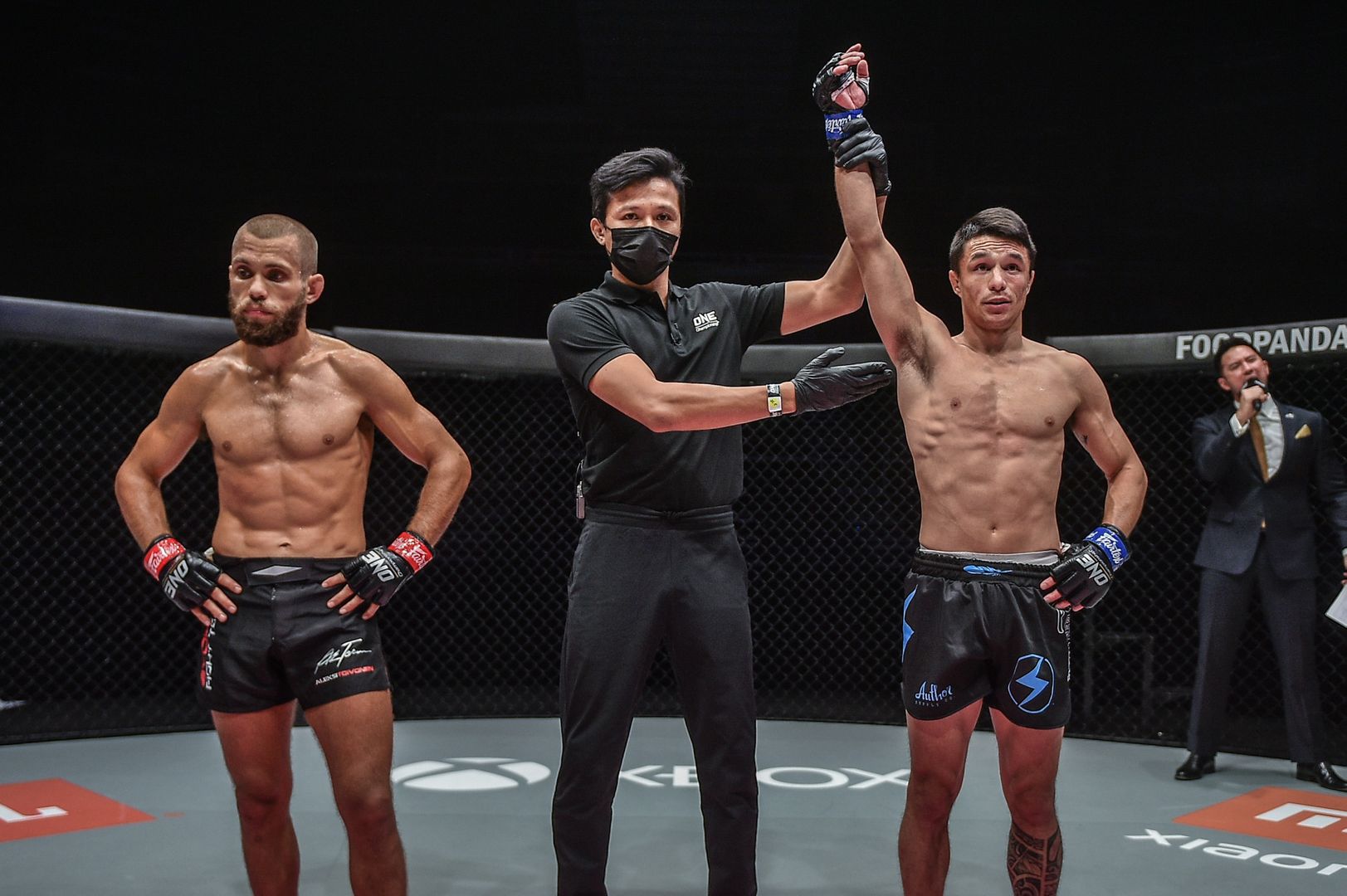 Reece McLaren Aleksi Toivonen mixed martial arts 1920X1280 .jpg