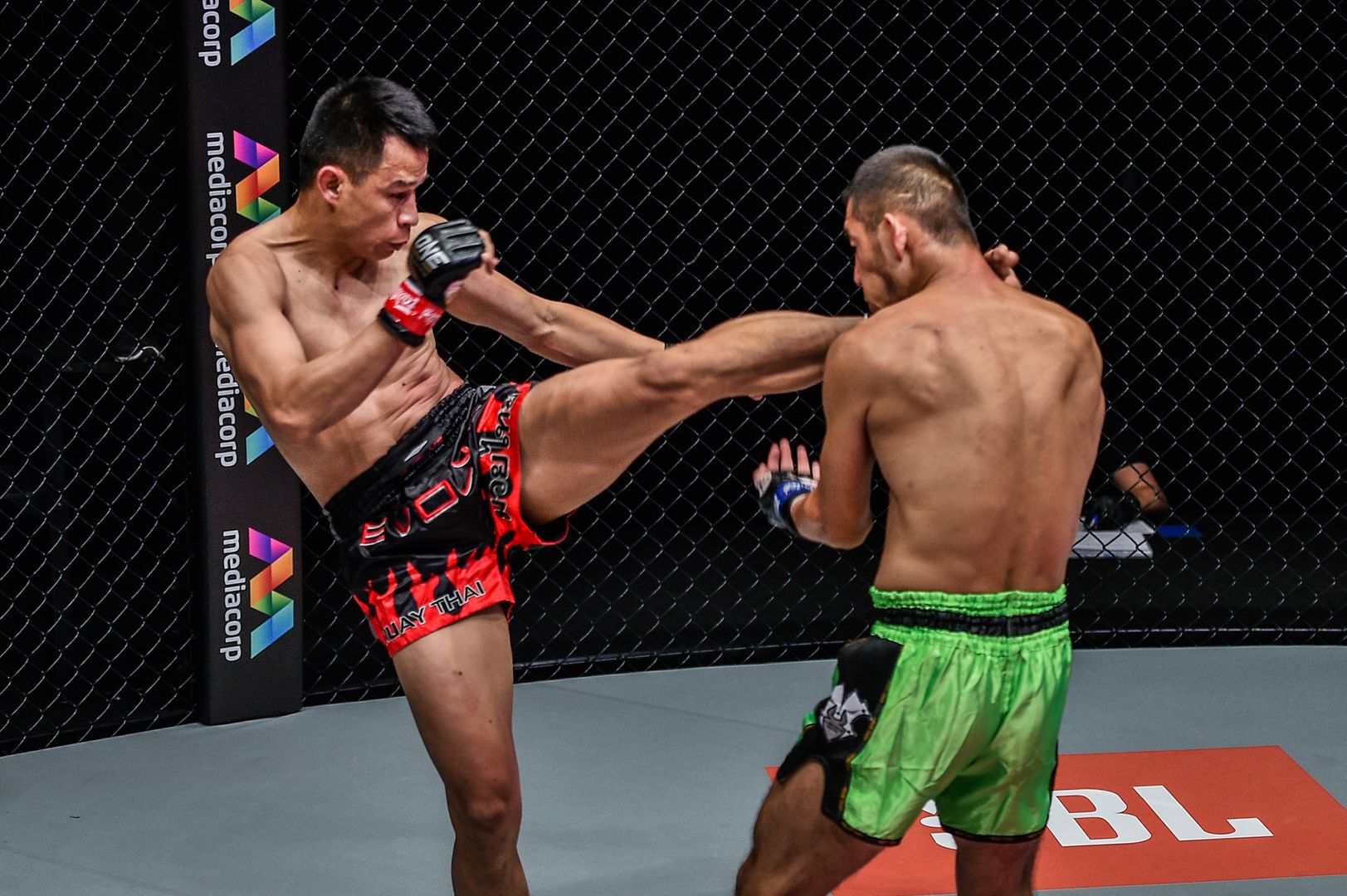 Muay Thai featherweight stars Sagetdao Petpayathai and Zhang Chunya fight at ONE: REIGN OF DYNASTIES II