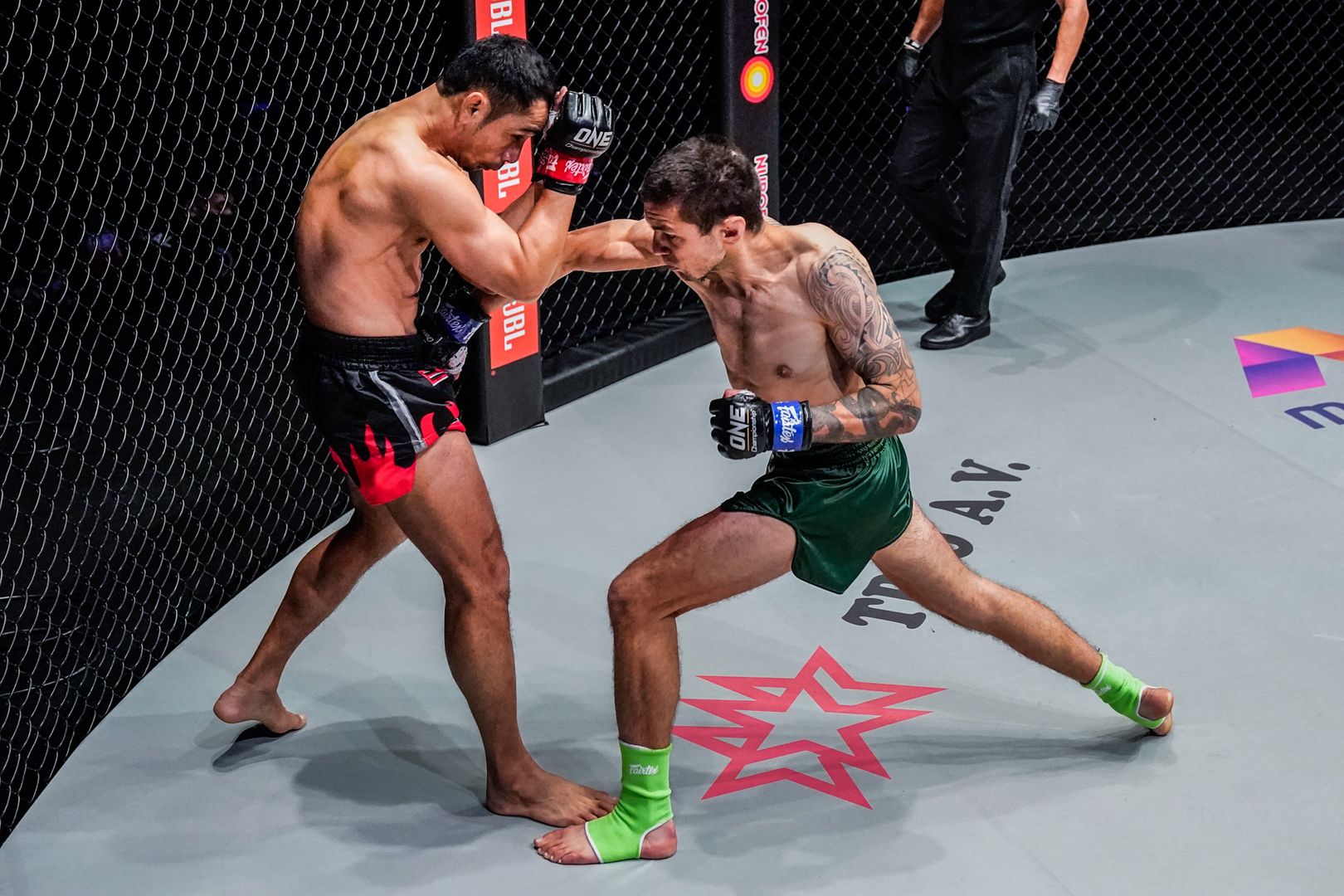 Live action shots of Muay Thai fighters Sam-A Gaiyanghadao and Josh Tonna from ONE: REIGN OF DYNASTIES on 9 October!