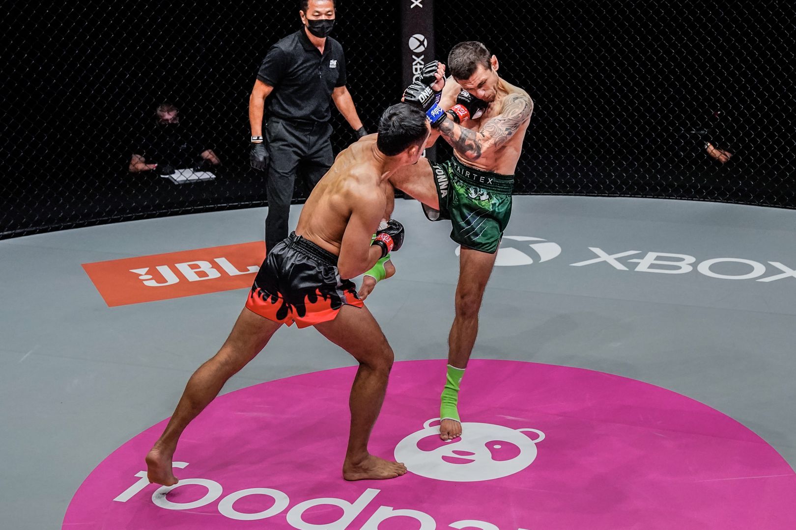 Live action shots of Muay Thai fighters Sam-A Gaiyanghadao and Josh Tonna from ONE: REIGN OF DYNASTIES on 9 October!