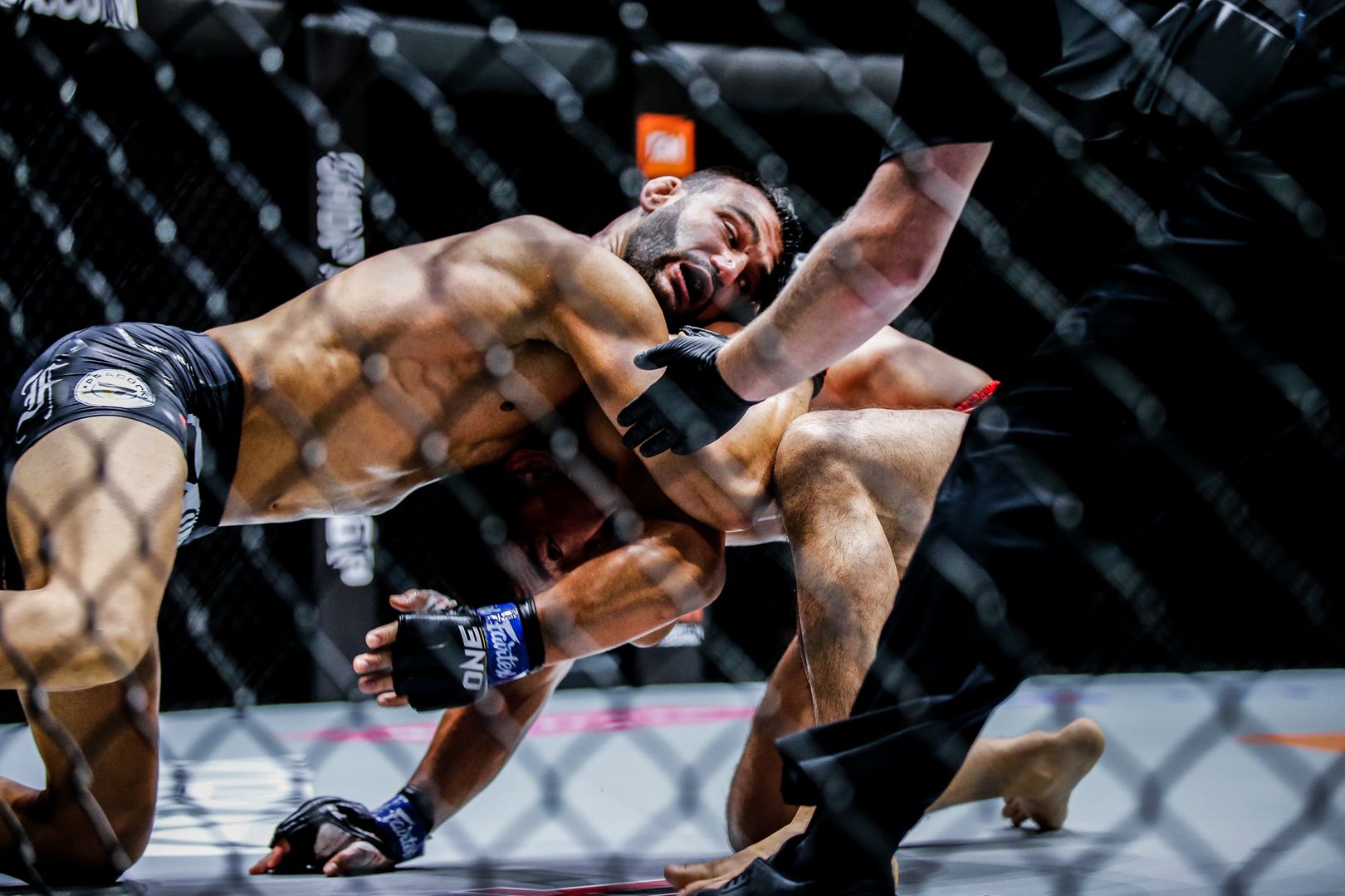 Thanh Le Eduard Folayang Inside the matrix 1920X1280 7.jpg
