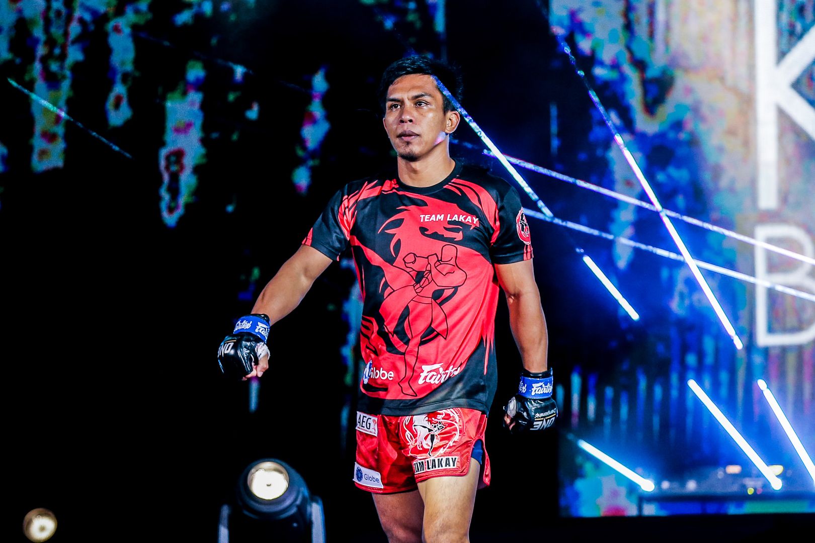 Kevin Belingon is walking to the Circle
