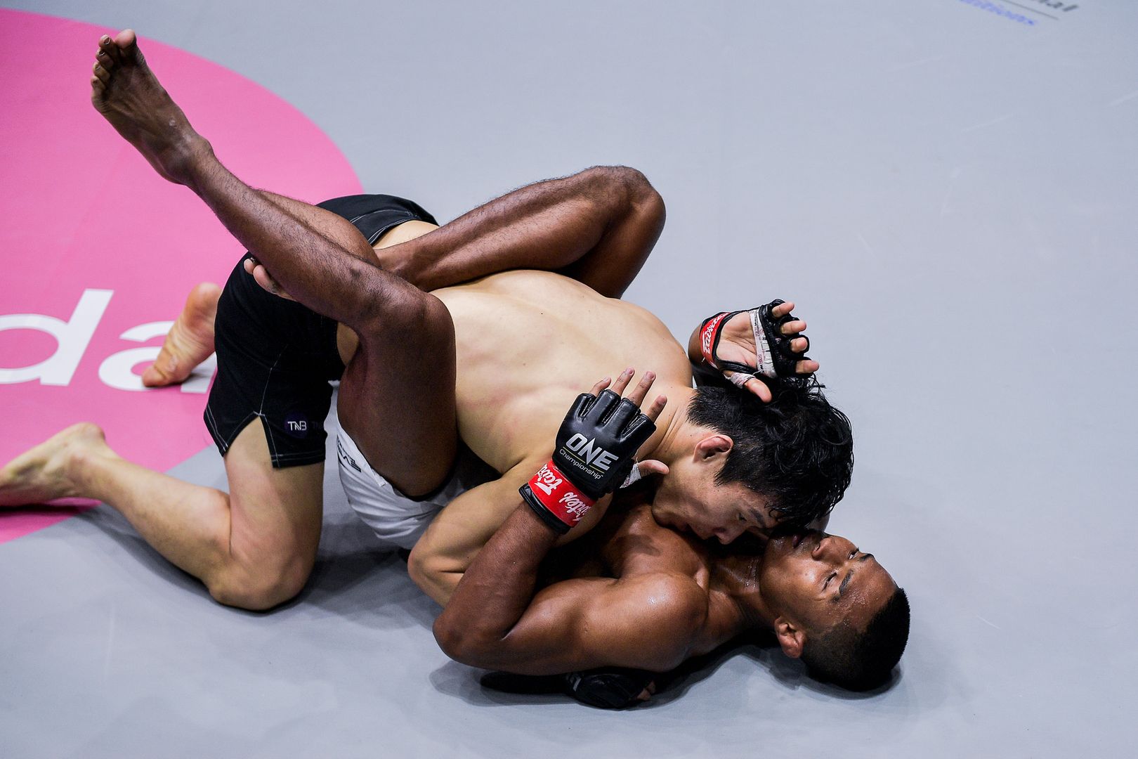 Amir Khan Dae Sung Park ONE Collision Course 1920X1280 25.jpg