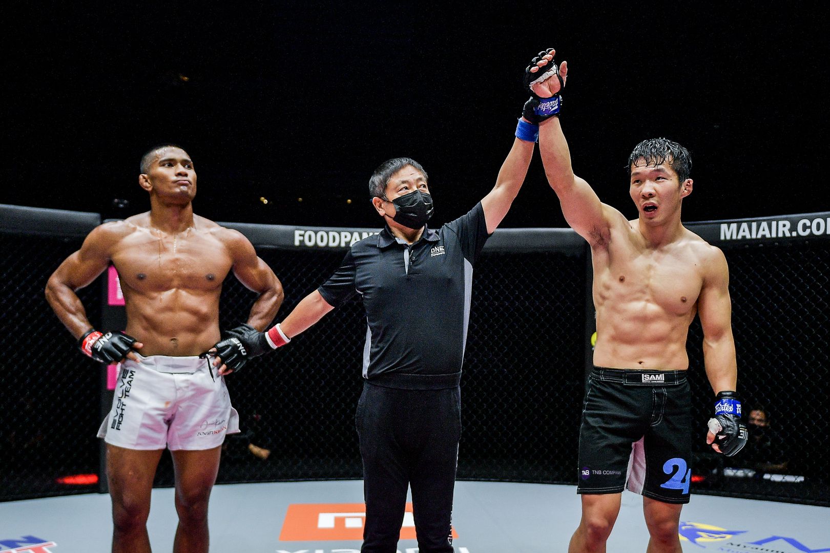 Amir Khan Dae Sung Park ONE Collision Course 1920X1280 28.jpg