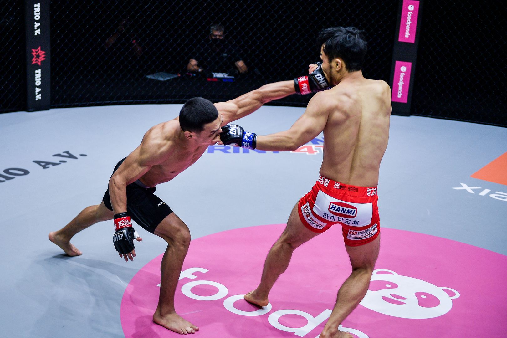 Kairat Akhmetov Dae Hwan Kim ONE Collision Course 1920X1280 21.jpg