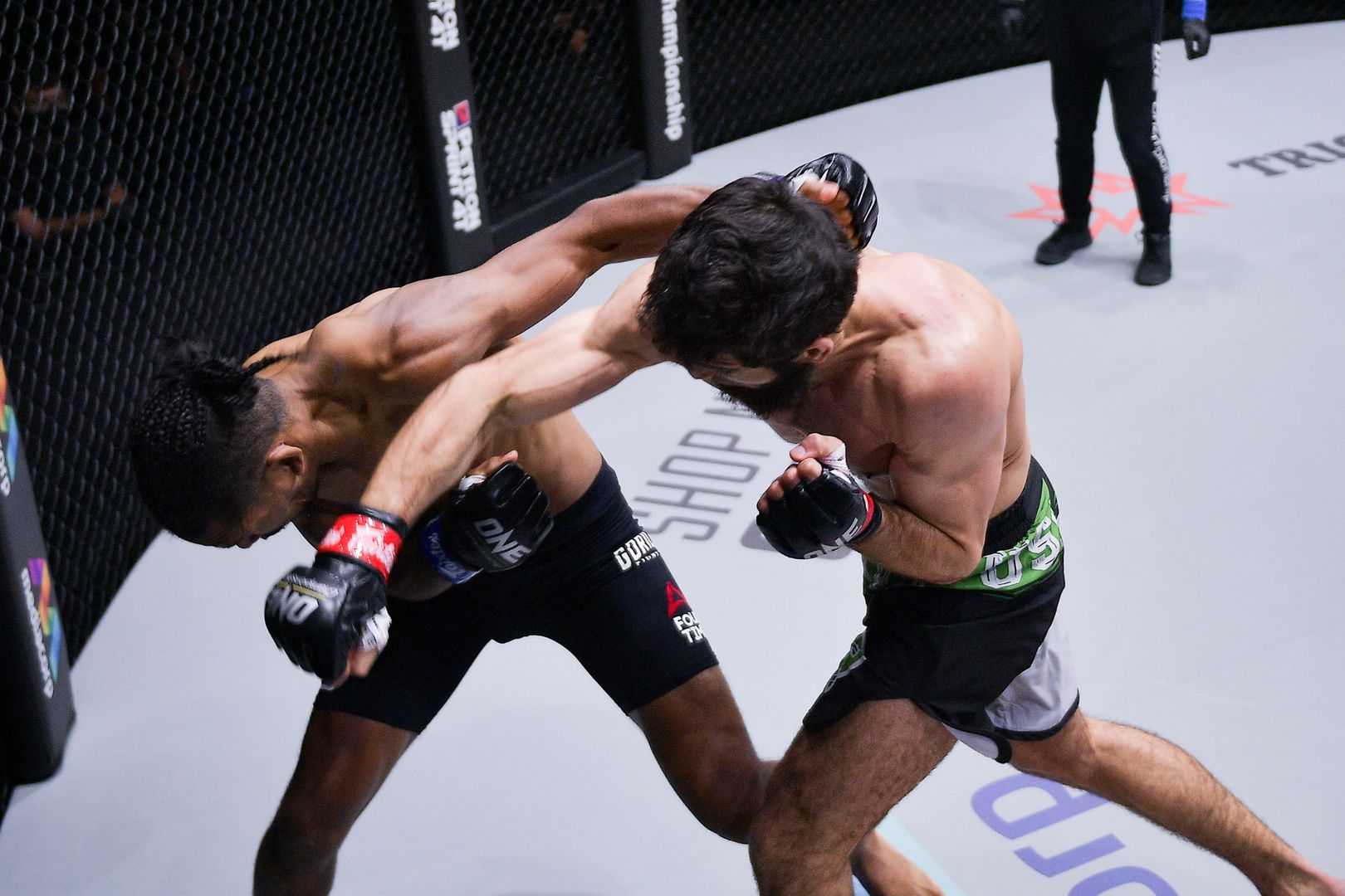 Exclusive photos from Russian fighter Raimond Magomedaliev and Brazilian star Edson Marques’ MMA fight at ONE: COLLISION COURSE II on 25 December