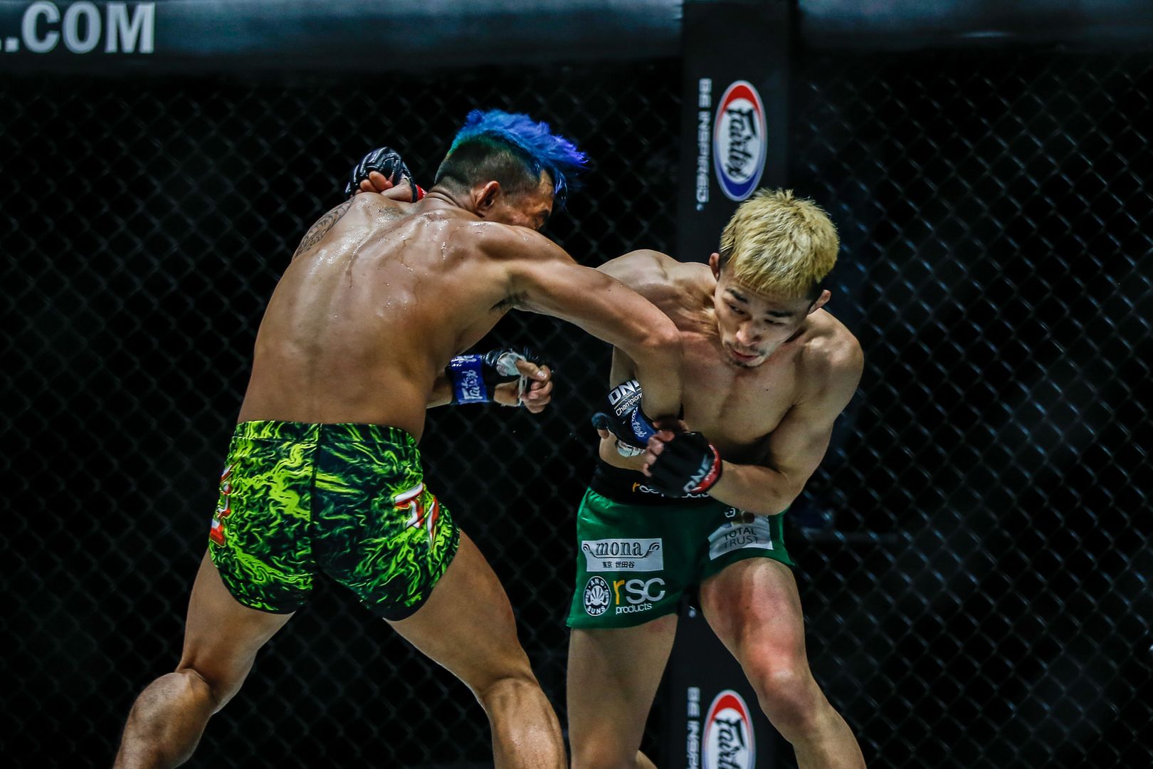 Tatsumitsu wada yodkaikaew fairtex one collision course 1920X1280 15.jpg