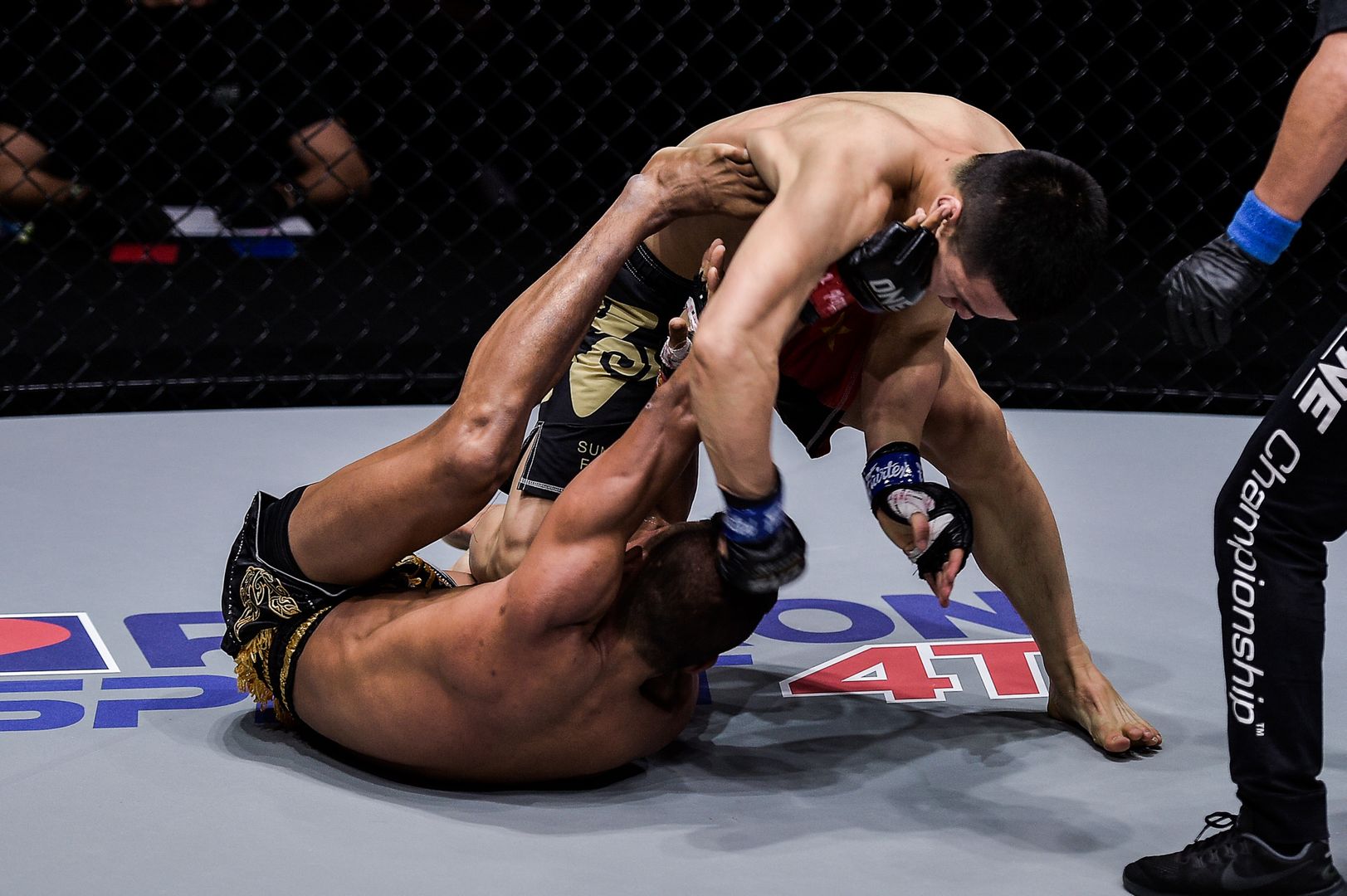 xie wei chan rothana one collision course 1920X1280 47.jpg