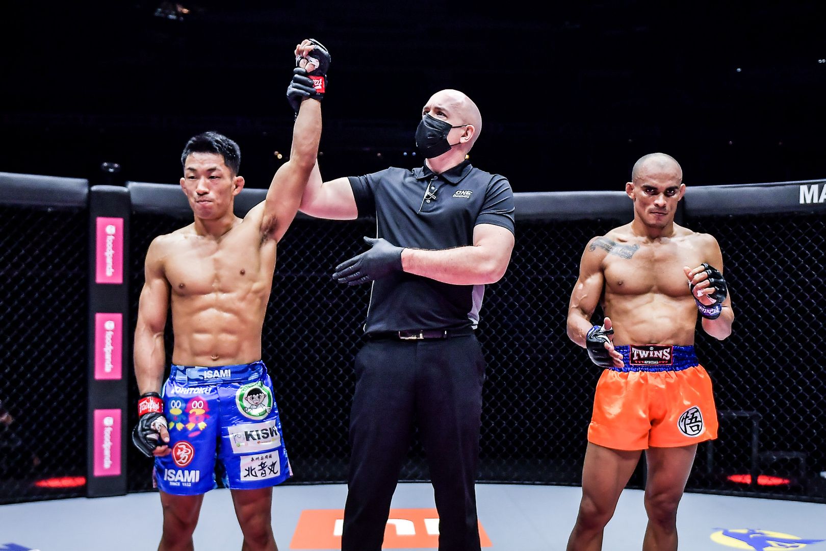MMA fighters Daichi Takenaka and Ivanildo Delfino compete at ONE: UNBREAKABLE II in January 2021