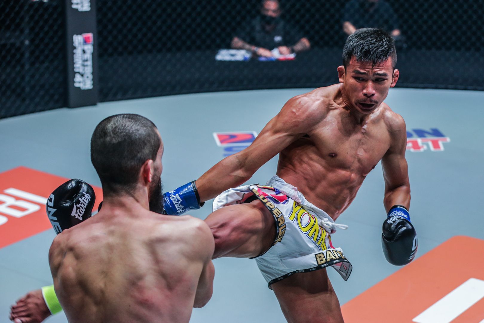 Ilias Ennahachi fights Superlek Kiatmoo9 at ONE: FISTS OF FURY