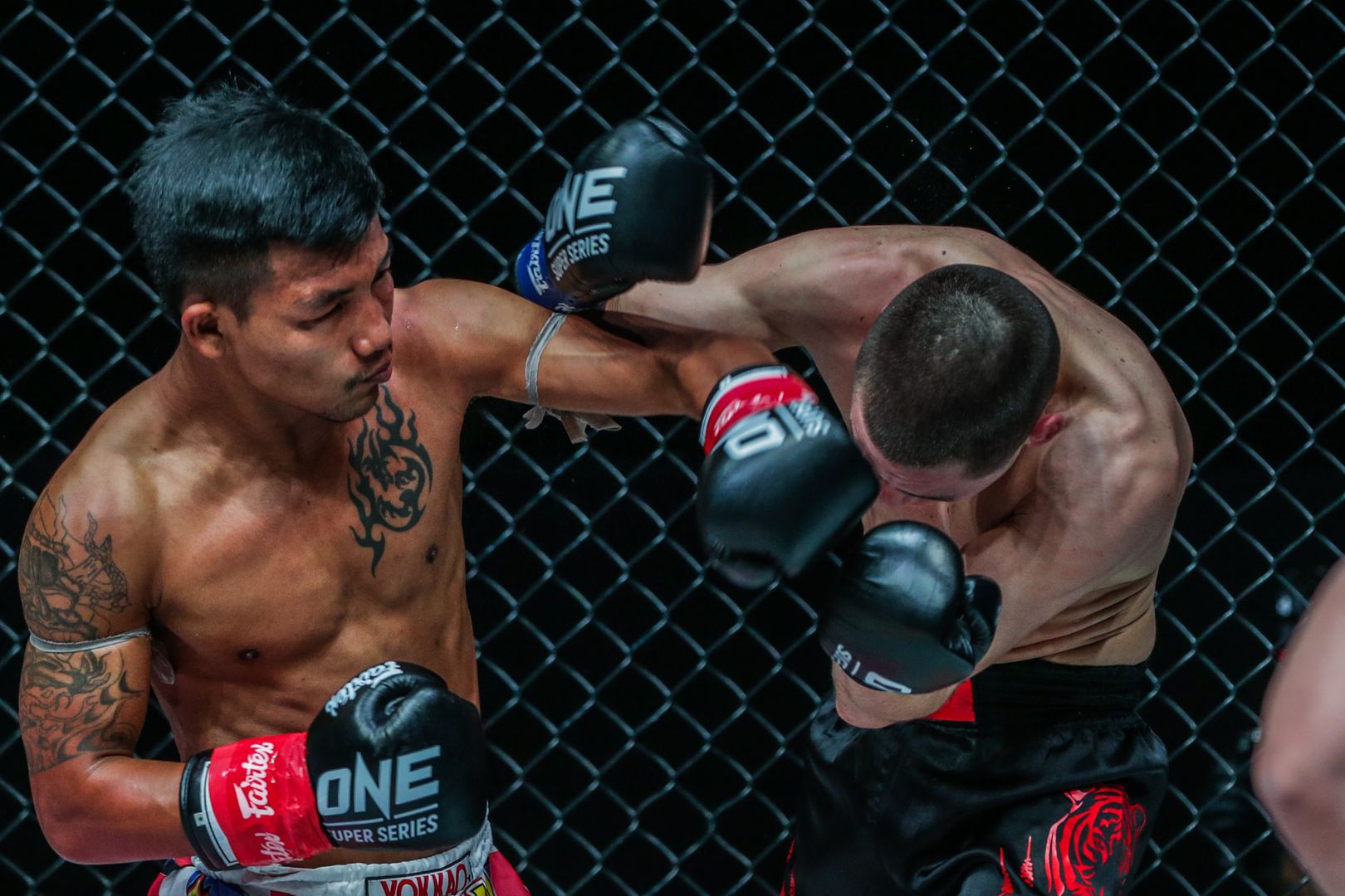 Tagir Khalilov Rodtang Jitmuangnon ONE FISTS OF FURY 1920X1280 23.jpg