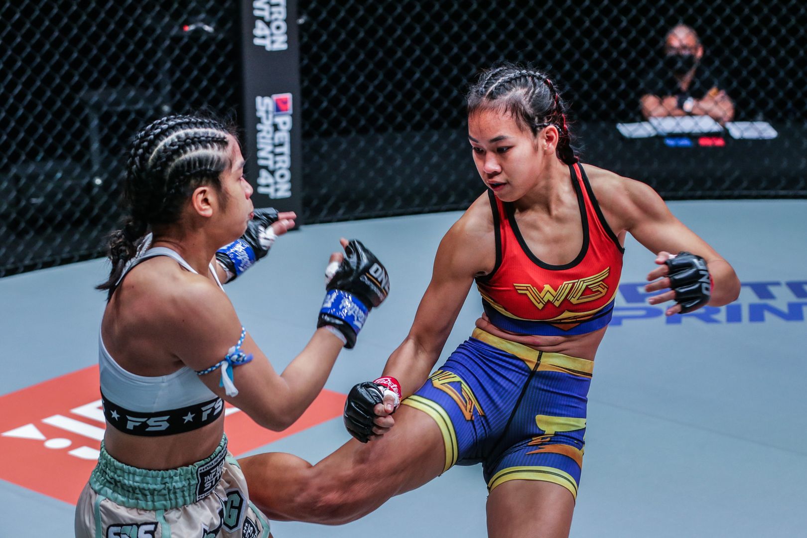 Muay Thai fighter Wondergirl Fairtex kicks Jackie Buntan