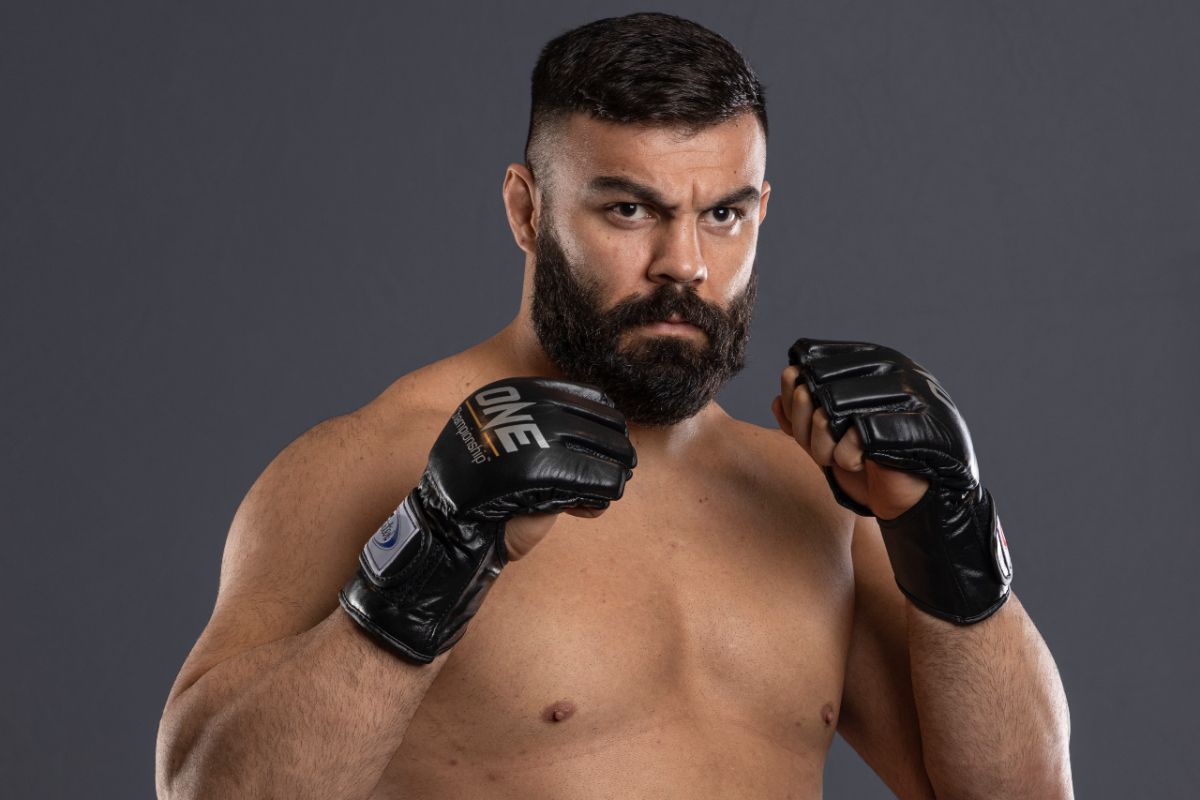Iranian MMA fighter Amir Aliakbari's fight stance