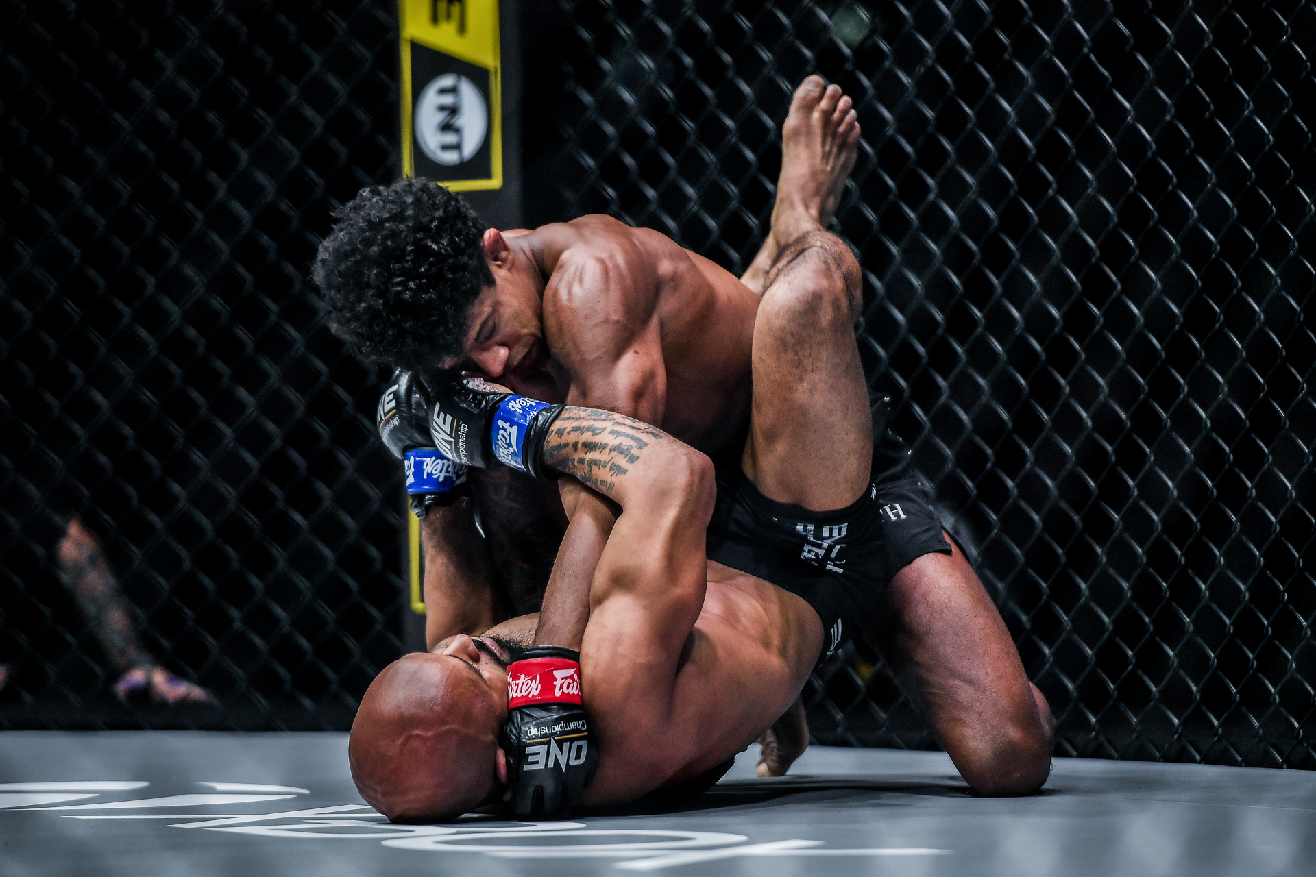 Pictures from the MMA fight between Adriano Moraes and Demetrious Johnson