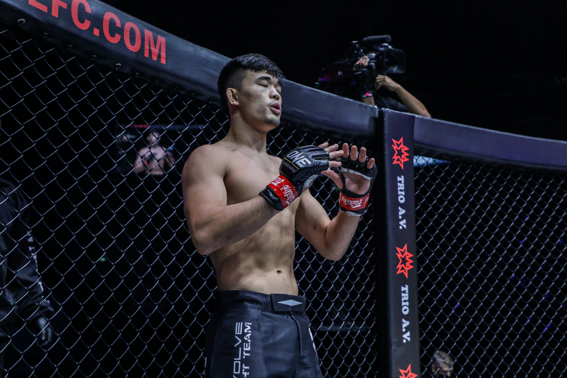 Christian Lee and TImofey Nastyukhin fight at "ONE on TNT II"
