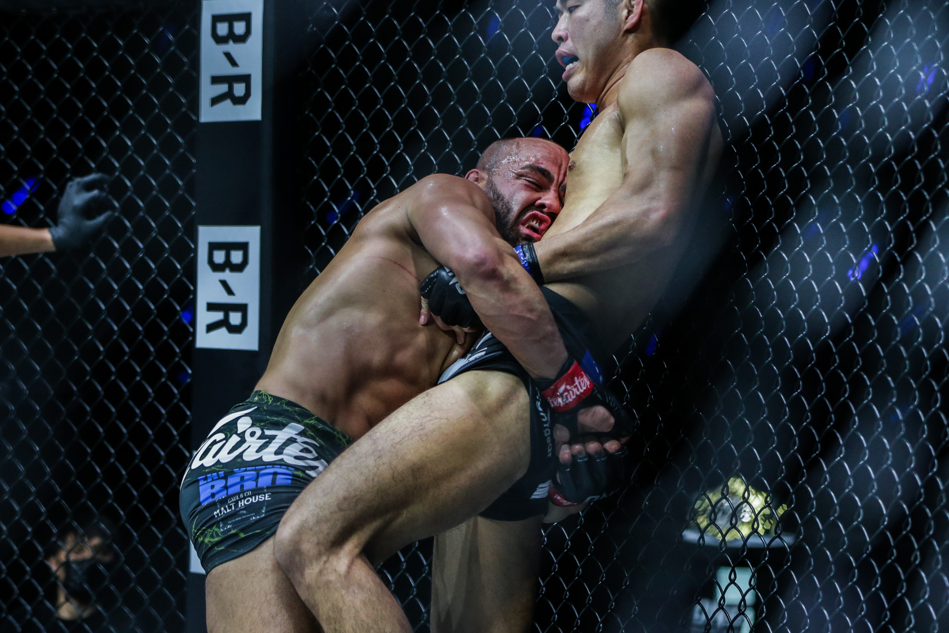 Ok Rae Yoon Eddie Alvarez 1920X1280 ONE on TNT IV 21.jpg