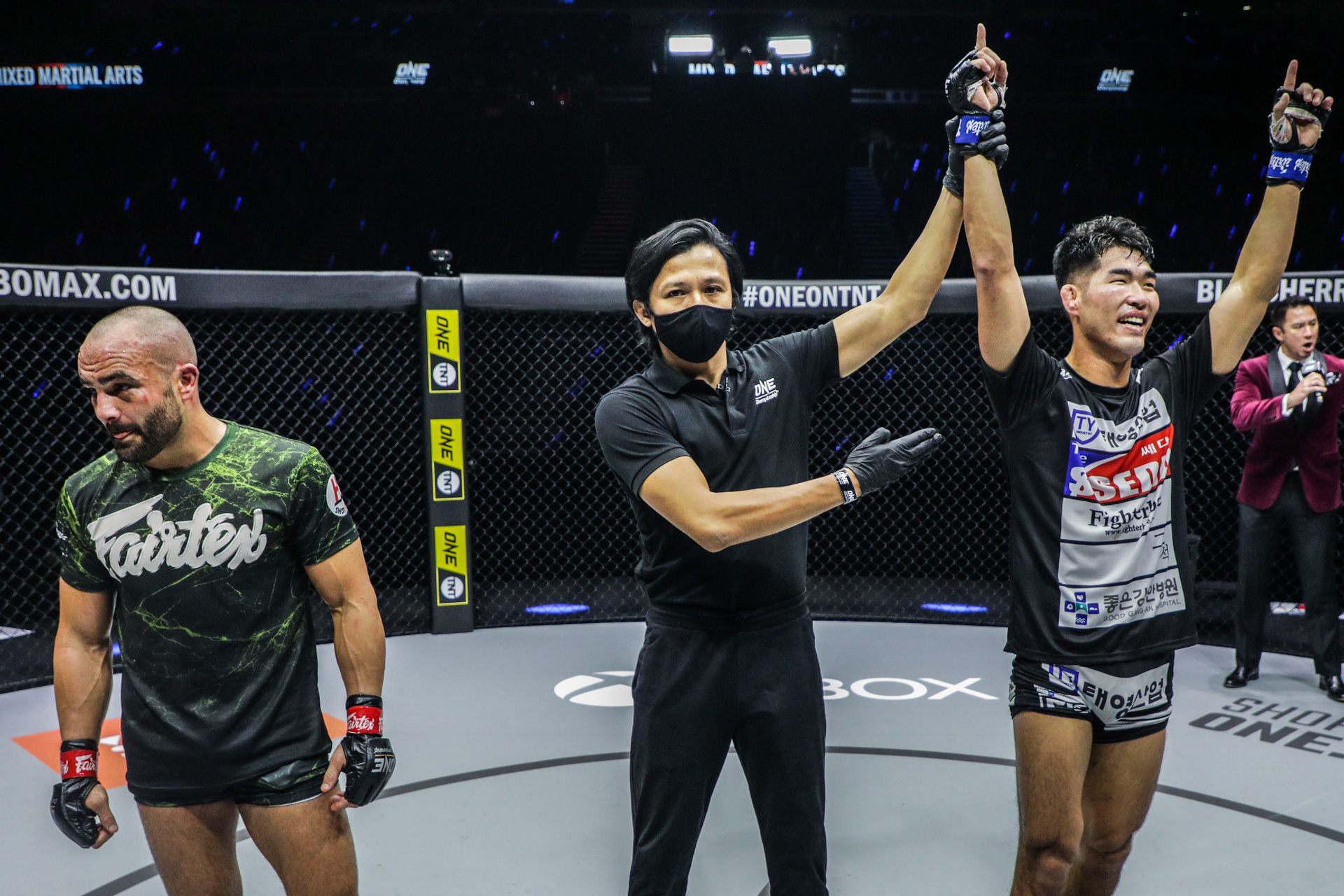 Pictures from Eddie Alvarez vs. Ok Rae Yoon from "ONE on TNT IV"