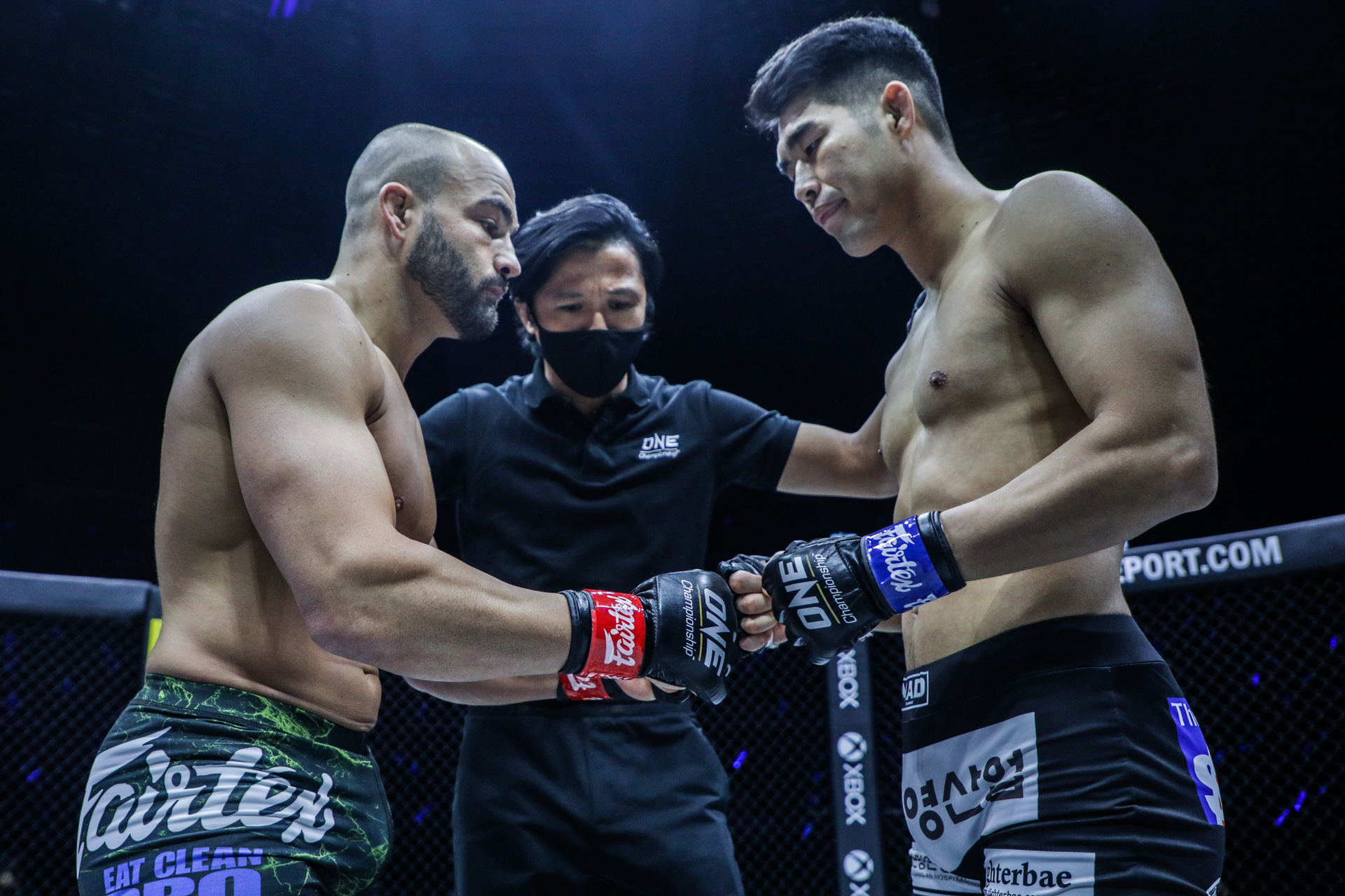 Ok Rae Yoon Eddie Alvarez 1920X1280 ONE on TNT IV 51.jpg