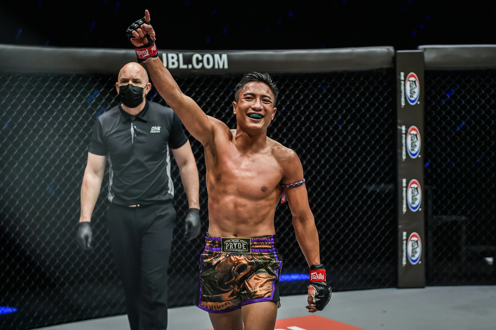 Pictures from the Mongkolpetch Petchyindee Academy vs. Elias Mahmoudi bout at ONE: FULL BLAST II