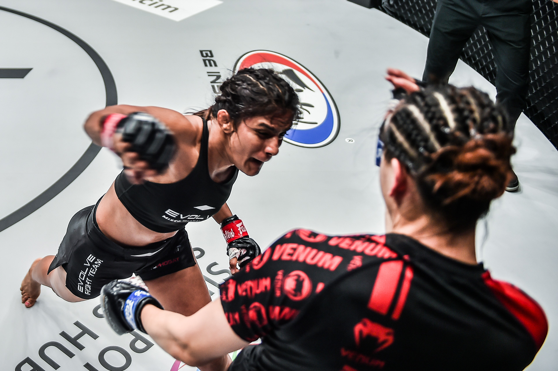 Pictures from the bout between Ritu Phogat and Lin Heqin at ONE: BATTLEGROUND