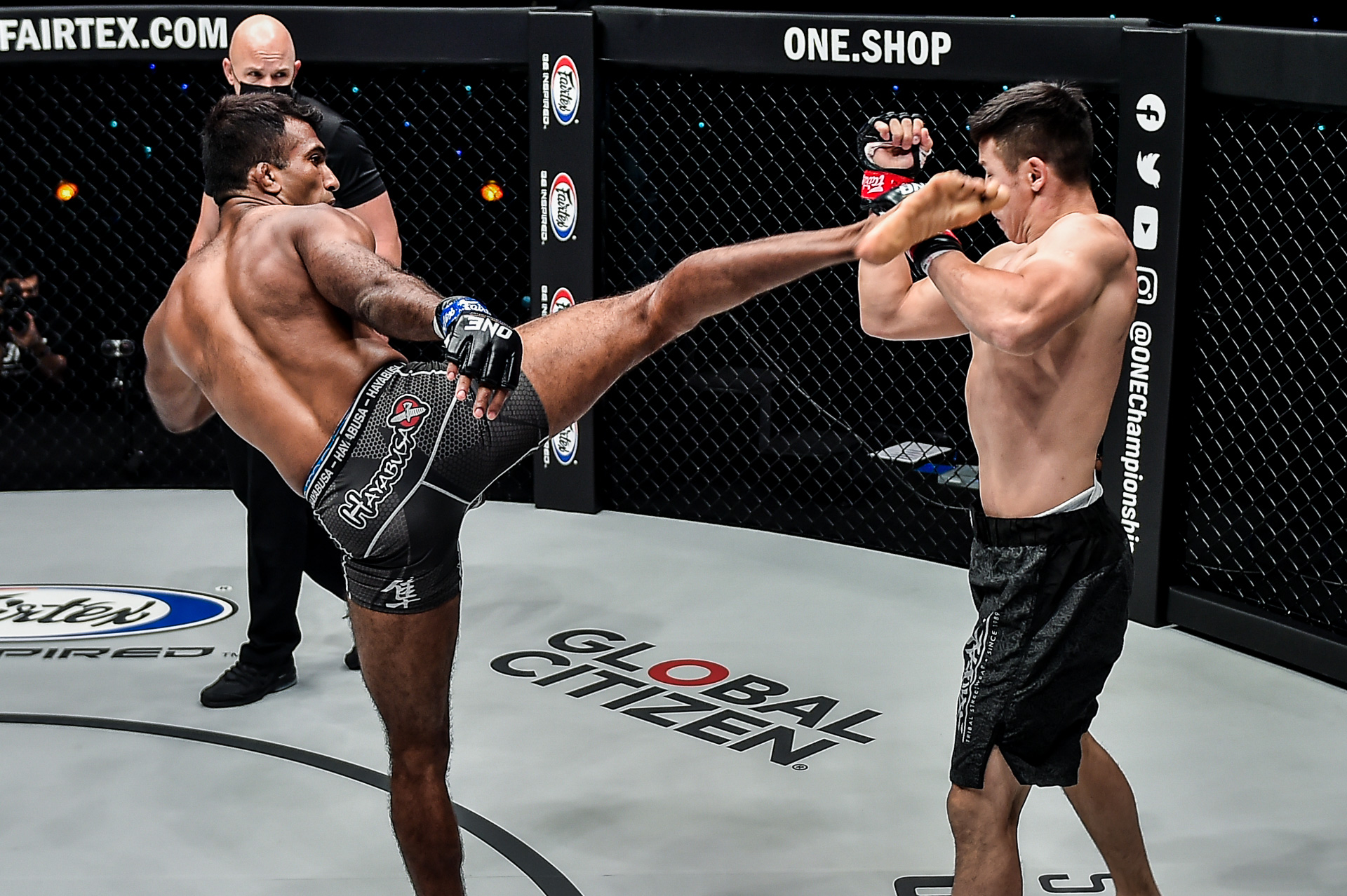Pictures from the fight between Rahul Raju and Otgonbaatar Nergui at ONE: BATTLEGROUND II