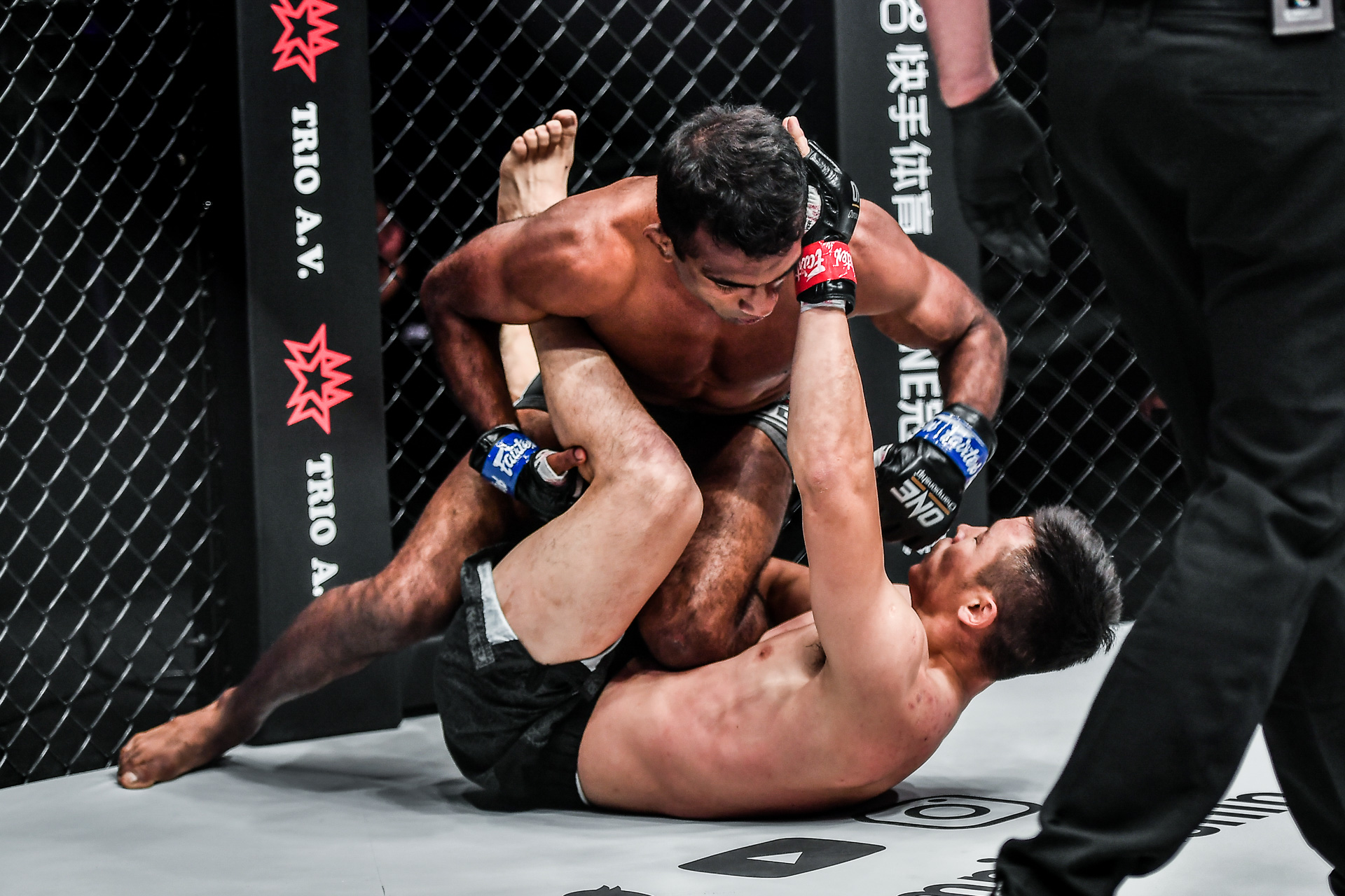 Pictures from the fight between Rahul Raju and Otgonbaatar Nergui at ONE: BATTLEGROUND II