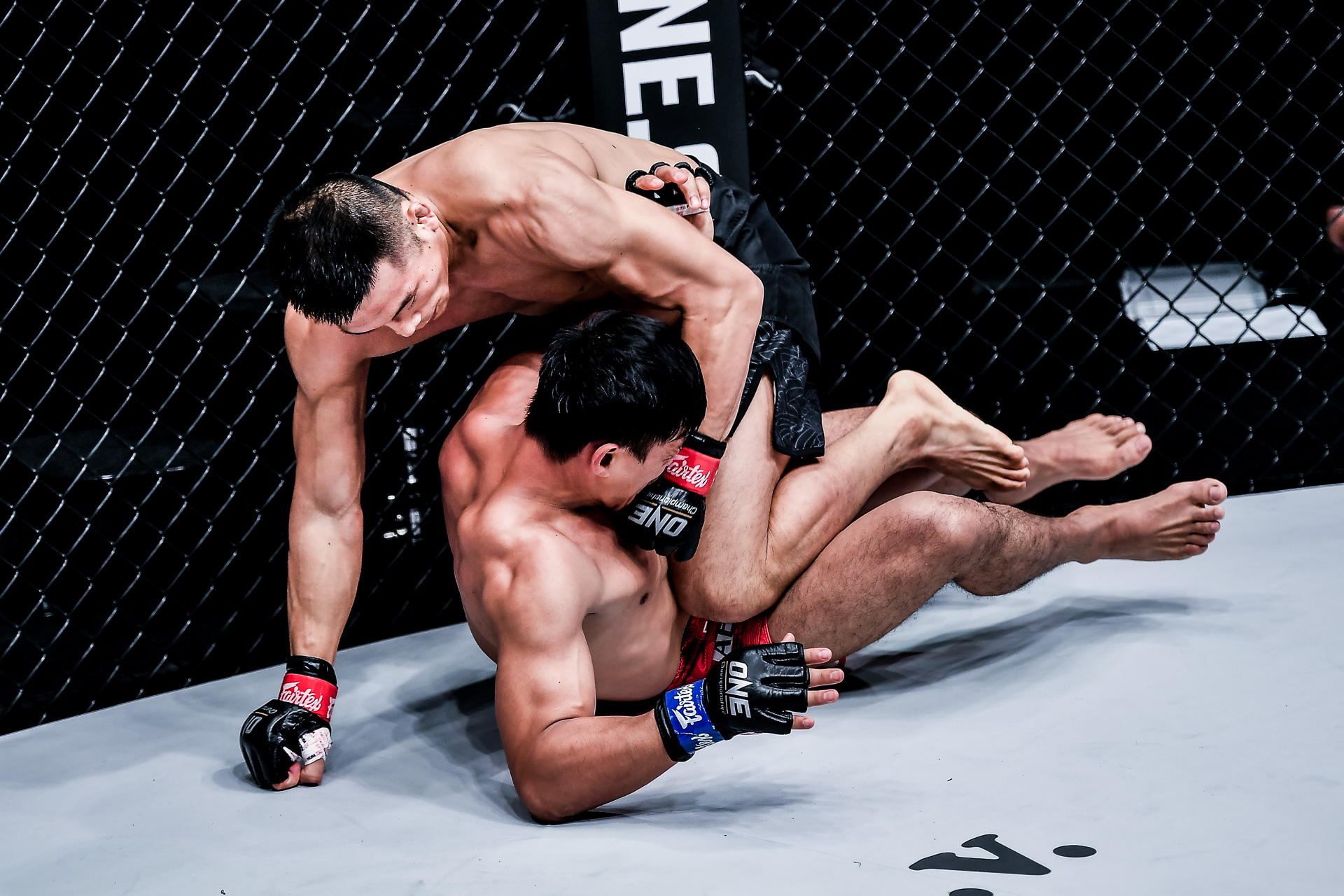 Pictures from the lightweight showdown between Eduard Folayang and Zhang Lipeng at ONE: BATTLEGROUND II