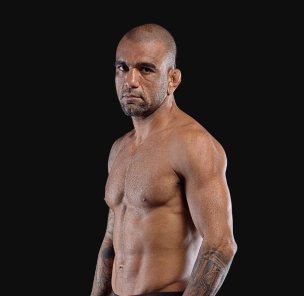 Leandro_Issa hero 1200x1165 1 600x583