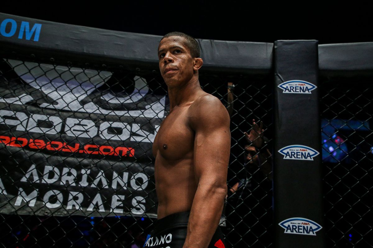Adriano Moraes DC 4623